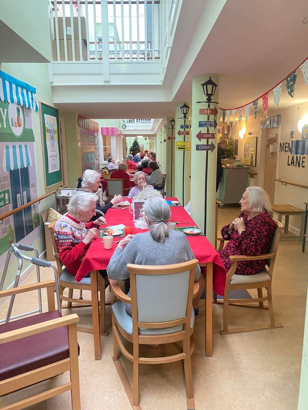 residents eating Christmas dinner 