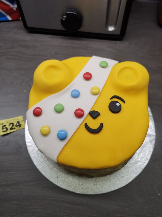 Pudsey bear cake 
